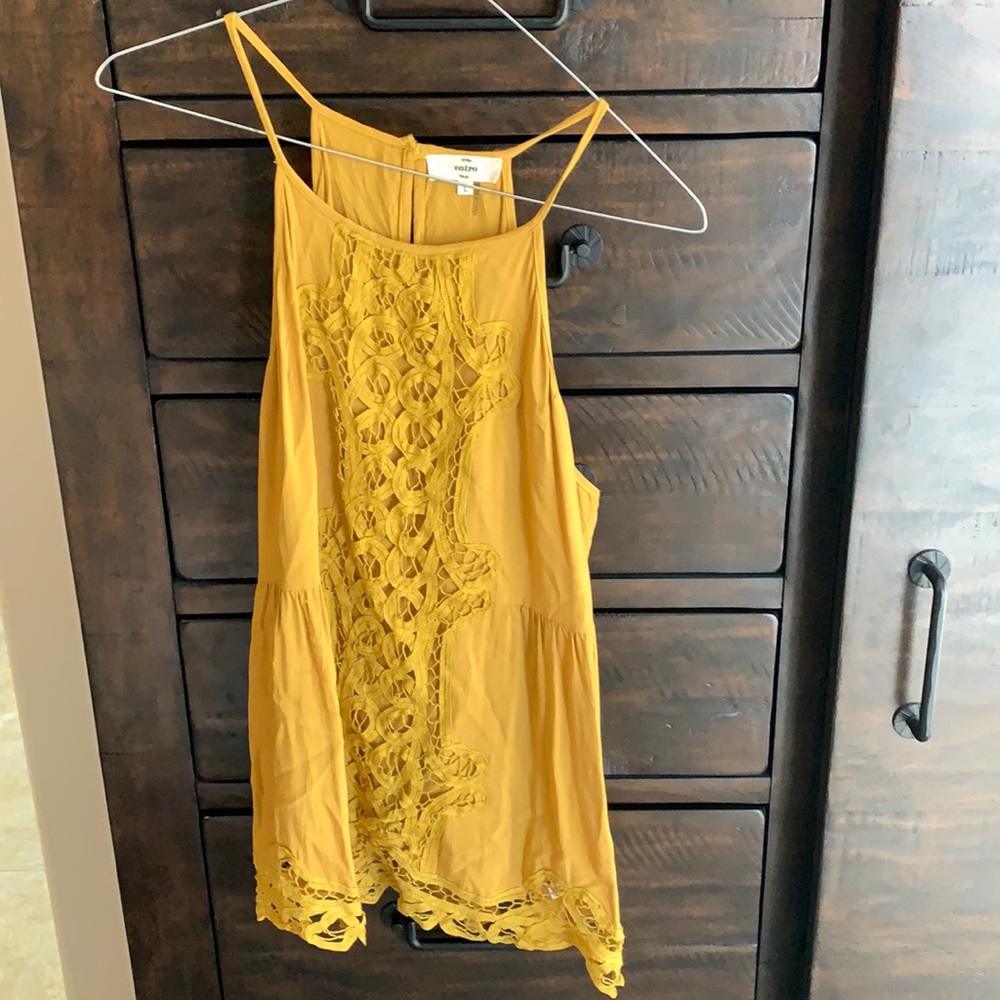 Spaghetti Stap tank w/ crochet detail